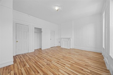 JUST LISTED! SPACIOUS 6 BEDROOM, 3.5 BATH MULTI-FAMILY HOME IN - photo 20