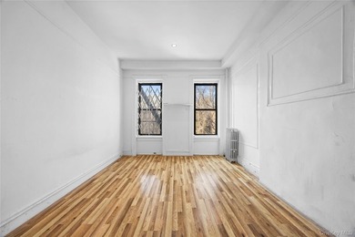 JUST LISTED! SPACIOUS 6 BEDROOM, 3.5 BATH MULTI-FAMILY HOME IN - photo 23