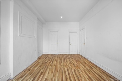 JUST LISTED! SPACIOUS 6 BEDROOM, 3.5 BATH MULTI-FAMILY HOME IN - photo 24
