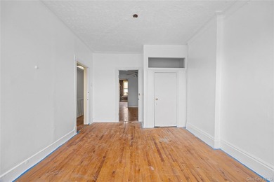 JUST LISTED! SPACIOUS 6 BEDROOM, 3.5 BATH MULTI-FAMILY HOME IN - photo 27
