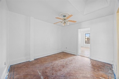 JUST LISTED! SPACIOUS 6 BEDROOM, 3.5 BATH MULTI-FAMILY HOME IN - photo 29