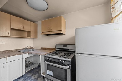 JUST LISTED! SPACIOUS 6 BEDROOM, 3.5 BATH MULTI-FAMILY HOME IN - photo 30