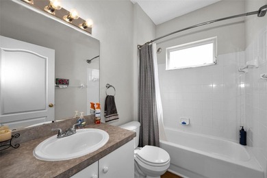 Welcome to this beautifully updated, move-in ready one-story - photo 32