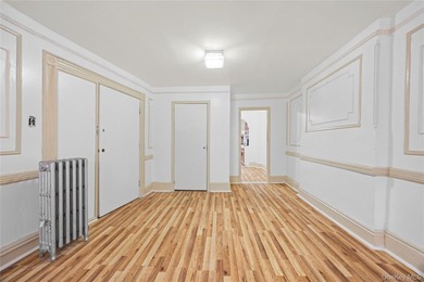 JUST LISTED! SPACIOUS 6 BEDROOM, 3.5 BATH MULTI-FAMILY HOME IN - photo 32