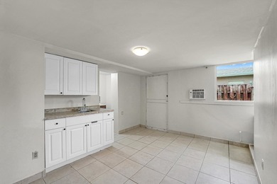 NO HOA! Move in Ready, Freshly painted 3-bedroom, 3-bath home - photo 33