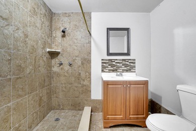 NO HOA! Move in Ready, Freshly painted 3-bedroom, 3-bath home - photo 34