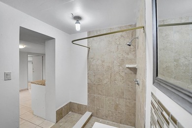 NO HOA! Move in Ready, Freshly painted 3-bedroom, 3-bath home - photo 35