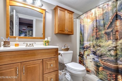 Well-kept deep-water lakefront home on Watts Bar Lake in - photo 43
