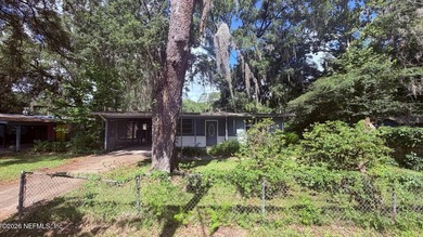 Investor special, needs some TLC, can be a flip or rental. Cash - photo 3