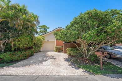 Welcome to this charming 3-bedroom, 2-bathroom villa located in - photo 1