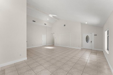 Welcome to this charming 3-bedroom, 2-bathroom villa located in - photo 5
