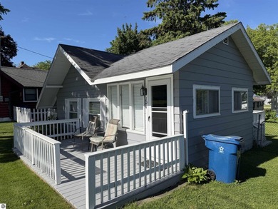 2 Bedroom, 1 Bathroom beautiful home with deeded access to - photo 3