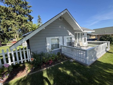2 Bedroom, 1 Bathroom beautiful home with deeded access to - photo 4