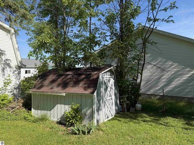 2 Bedroom, 1 Bathroom beautiful home with deeded access to - photo 7