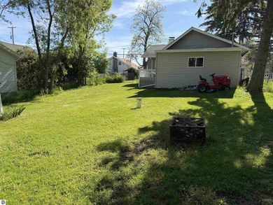 2 Bedroom, 1 Bathroom beautiful home with deeded access to - photo 8