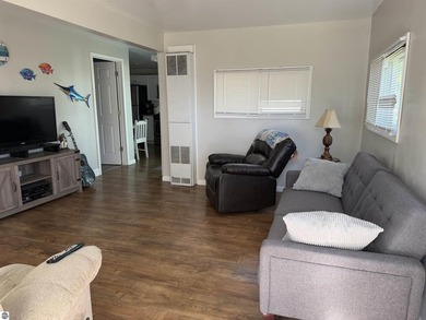 2 Bedroom, 1 Bathroom beautiful home with deeded access to - photo 10