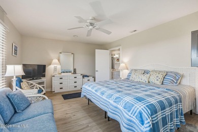 Amazing ocean views and effortless coastal living await in this - photo 12