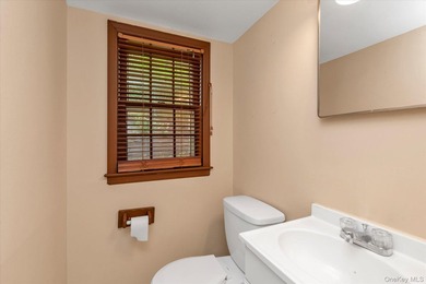 Welcome Home To 21 Beech Place. Colonial Residence On A Quiet - photo 12