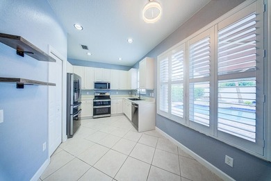 Welcome to this beautifully maintained 4-bedroom, 2.5-bathroom - photo 18