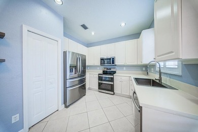 Welcome to this beautifully maintained 4-bedroom, 2.5-bathroom - photo 19
