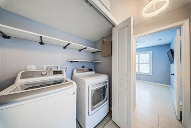 Welcome to this beautifully maintained 4-bedroom, 2.5-bathroom - photo 21