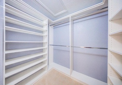 Welcome to this beautifully maintained 4-bedroom, 2.5-bathroom - photo 25