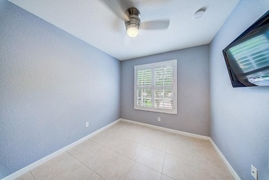Welcome to this beautifully maintained 4-bedroom, 2.5-bathroom - photo 31