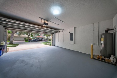 Welcome to this beautifully maintained 4-bedroom, 2.5-bathroom - photo 34