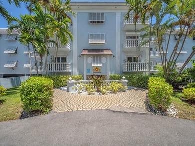 Welcome to Royal Caribbean Club in Coral Gables! This spacious - photo 1