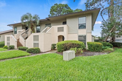 Cranes Lake Condo Sale Pending in Ponte Vedra Beach Florida