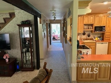 Stunning Dixie Idaho home on .918 acres in town but secluded - photo 12