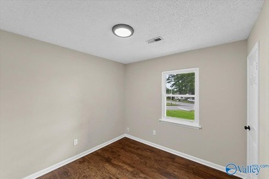 Adorable cottage on a huge corner lot! Fenced in yard, 2 - photo 14