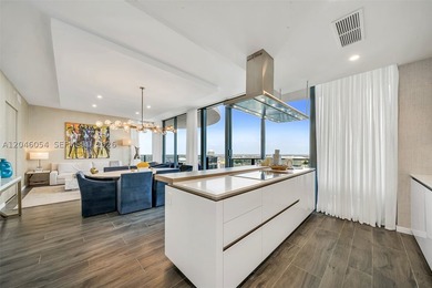 Fully furnished with Restoration Hardware furnishings and - photo 9