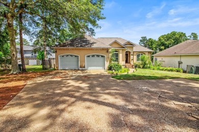 Lake Home For Sale in Thomasville, Georgia