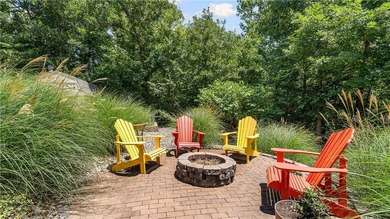 Just minutes from Lake Windsor & Tunnel Vision Bike Trail, this - photo 29
