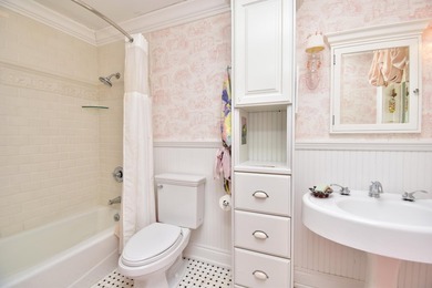 Elegant custom home with a detached guest house in Starweather - photo 32
