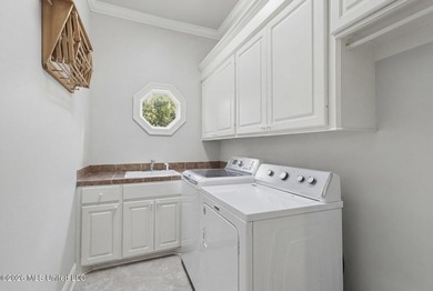Beautifully maintained 5 bedroom,/4.5 bath home in a highly - photo 24