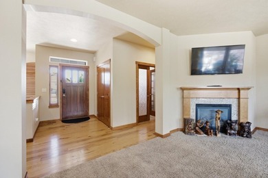 Welcome to this beautiful home in the gated community of Shelley - photo 4
