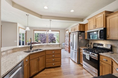Welcome to this beautiful home in the gated community of Shelley - photo 9