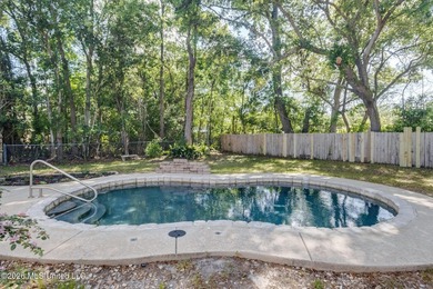 Beautifully updated home featuring an open floor plan, vaulted - photo 2