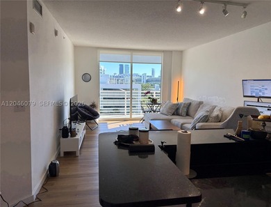 Beautiful 1 bedroom 1 bath for sale at Venture East! Tons of - photo 3