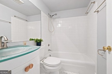 Priced to sell and move in ready right on time for the new - photo 11