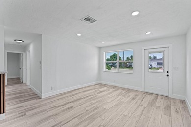 Welcome this Beautiful fully remodeled 3 bedroom 1 bathroom to - photo 5