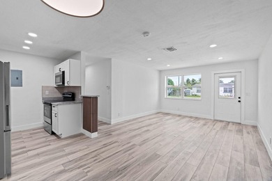 Welcome this Beautiful fully remodeled 3 bedroom 1 bathroom to - photo 6