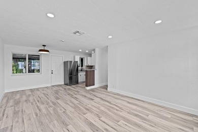 Welcome this Beautiful fully remodeled 3 bedroom 1 bathroom to - photo 7