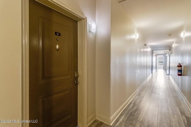 Bright and tranquil bayfront condo featuring 2 bedrooms and 2 - photo 2
