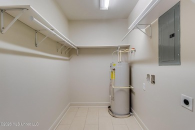 Bright and tranquil bayfront condo featuring 2 bedrooms and 2 - photo 3