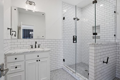 Refined, architectural elegance meets effortless luxury in this - photo 25