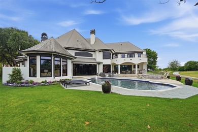 Refined, architectural elegance meets effortless luxury in this - photo 35