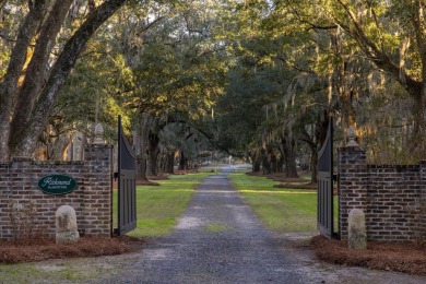 (private lake, pond, creek) Home For Sale in Cordesville South Carolina